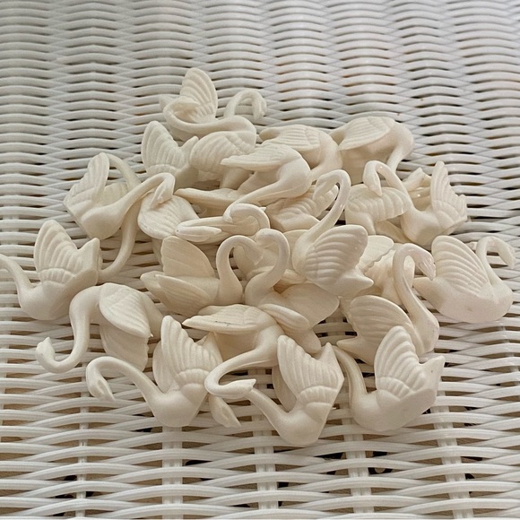 Set of 25 Off White Miniature Swan Decorations, Weddings, Party Supplies NWOT - Picture 3 of 17